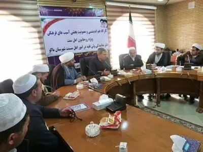 باید با مسائل و مشکلات اجتماعی و فرهنگی به صورت علمی و عقلایی برخورد شود