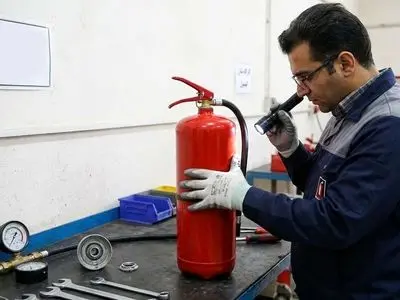 هشدارهای مهم هنگام شارژ کپسول آتش‌نشانی