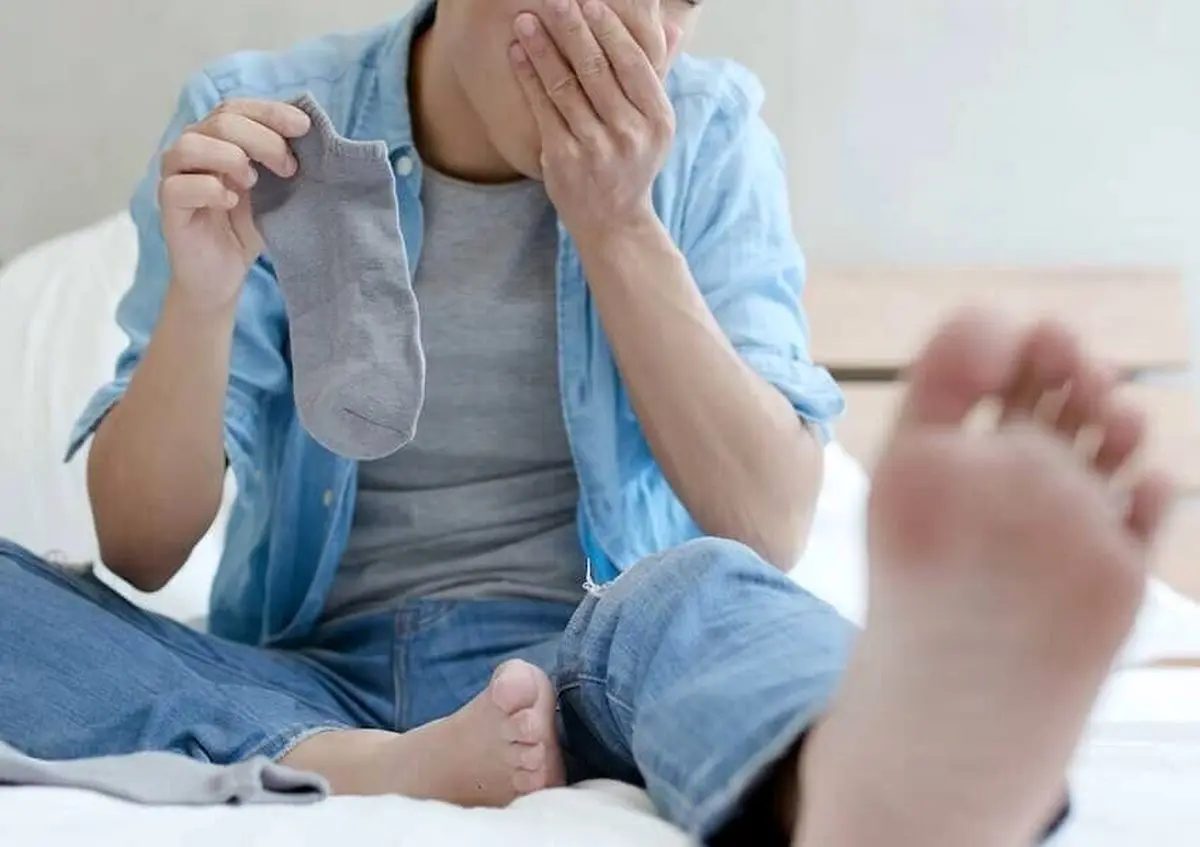 ۶ علت واقعی بوی بد پا؛ راهکار چیست؟