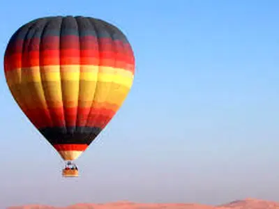 لحظه وحشتناک برخورد صاعقه با بالن مسافربری + فیلم