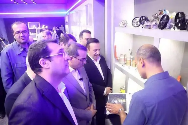 معاون رئیس جمهور از مرکز هاب فناوری‌های آینده قزوین بازدید کرد