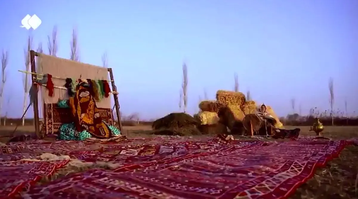 زنانی که بدون نقشه، گلیم‌های نفیس می‌بافند + فیلم