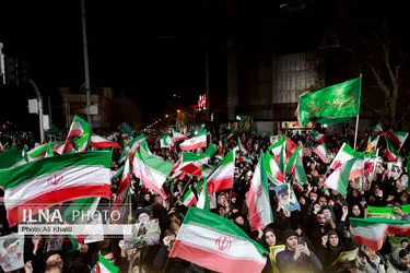 تجمع شبانه مردم در سوگ رهبر شهید - تهران /خیابان پیروزی