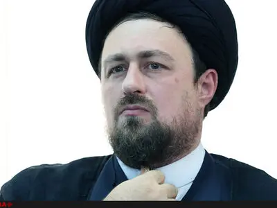 اقامه نماز حجت‌الاسلام سیدحسن خمینی بر پیکر شهید سبزعلی زاده