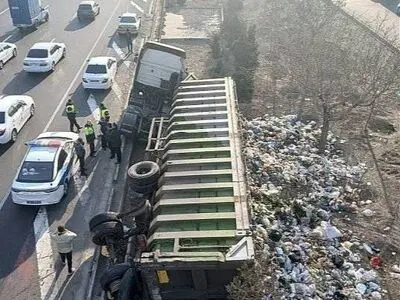 مصدومیت یک کارگر راننده بر اثر واژگونی خودرو حمل زباله