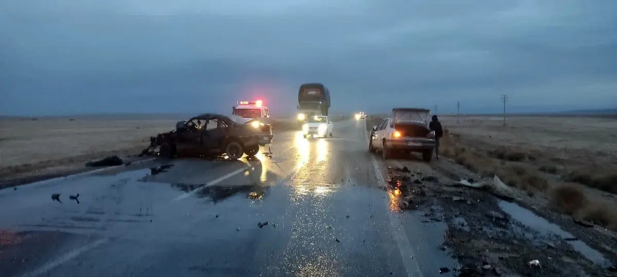 تصادف سه خودرو در بردسکن ۶ نفر کشته و زخمی بر جای گذاشت