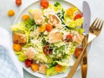 طرز تهیه سالاد سزار به همراه سس مخصوص