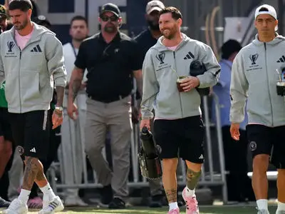 لیونل مسی بالاخره مقابل هواداران هندی پا به توپ شد