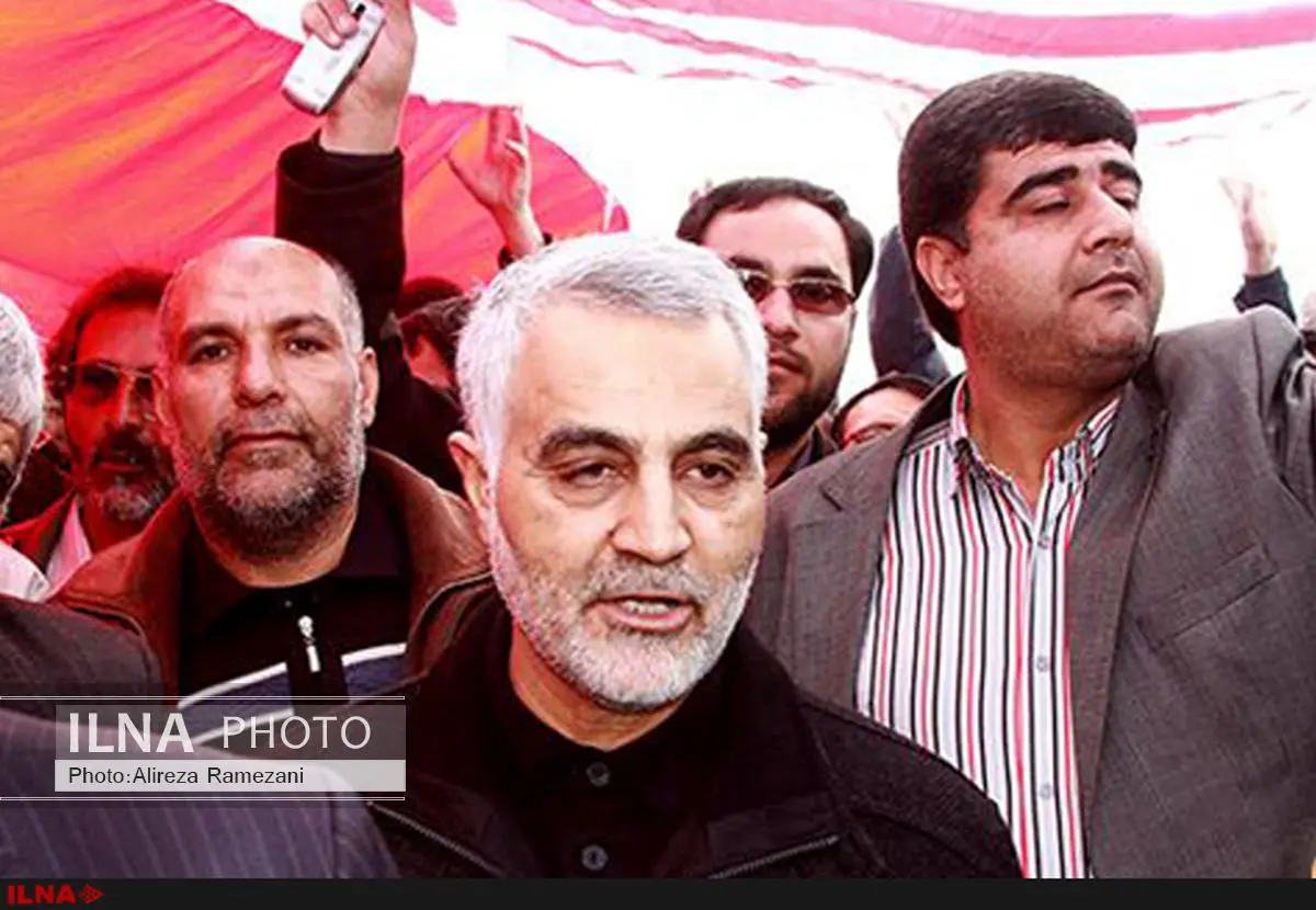 سردار سلیمانی به جمع راهپیمایان ۲۲ بهمن پیوست