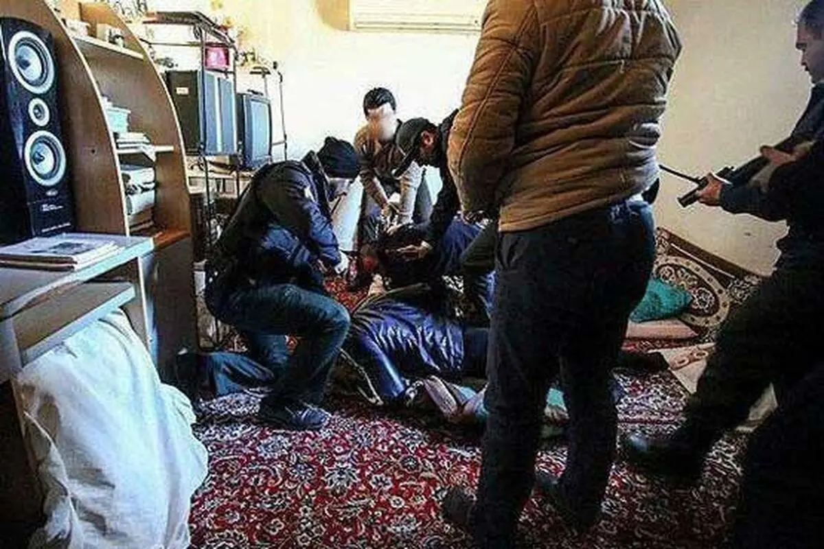 سرکرده یکی از گروه‌های اراذل در جشن مختلط به دام افتاد(عکس)