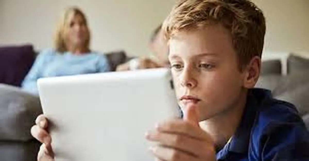 چطور استفاده فرزندانمان از موبایل و تبلت را مدیریت کنیم؟ + فیلم