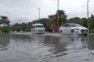 تلاش 24 ساعته بیش از 100 نفر برای مدیریت شهری کیش در طوفان و بارندگی