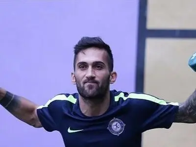  فقط با پیشنهاد پرسپولیس به لیگ ایران برمی‌گردم/ مصدوم نمی‌شدم با تیم ملی به جام جهانی می‌رفتم