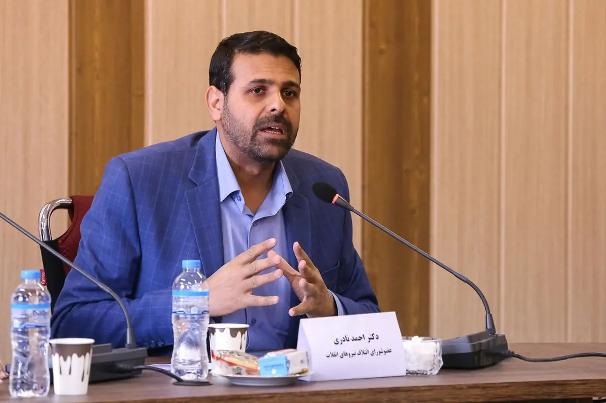 وقت چوب لای چرخ دولت گذاشتن نیست/ نباید جامعه را دوقطبی کرد