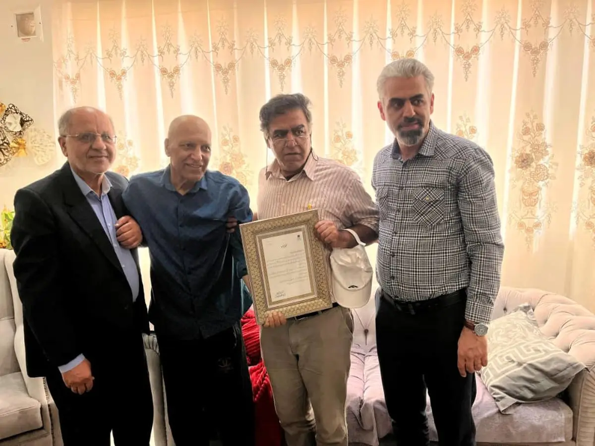  بنیاد نخبگان فارس از هنرمند پیشکسوت شیرازی تقدیر کرد