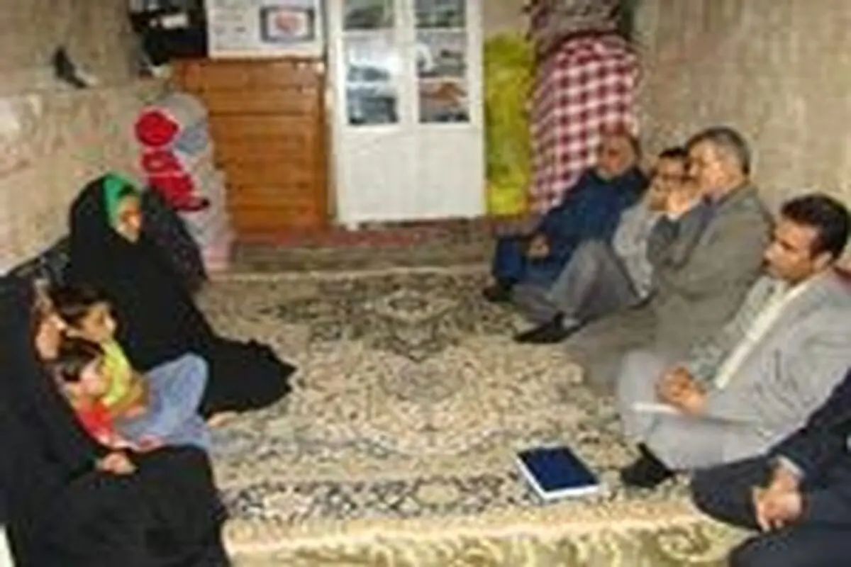 استاندار لرستان با خانواده ایتام شهرستان خرم آباد دیدار کرد