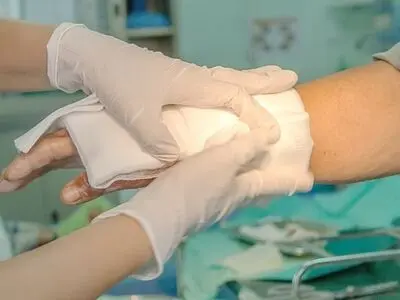 پانسمان زخم چند روز باید بماند؟