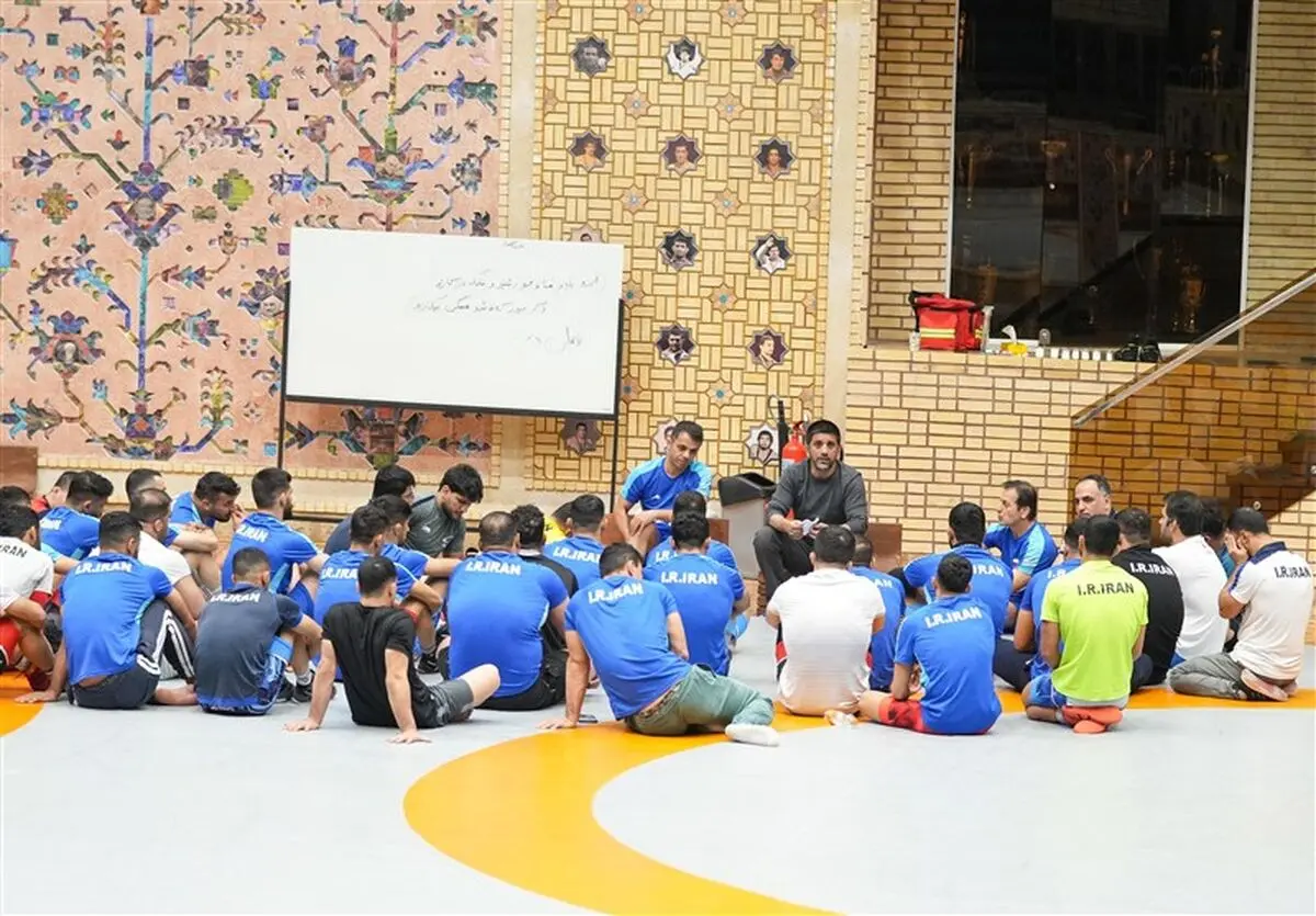 دبیر در جمع ملی پوشان : از فرصت بدست آمده به خوبی استفاده کنید تا حسرت آن را نخورید

