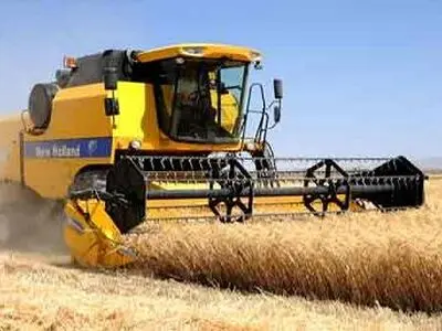 ضدعفونی کمباین های مهاجر در گلوگاه‌های ورودی خوزستان