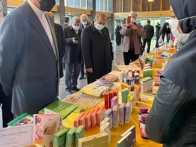 بازدید امیرعبداللهیان از نمایشگاه دستاوردهای فناوری بانوان