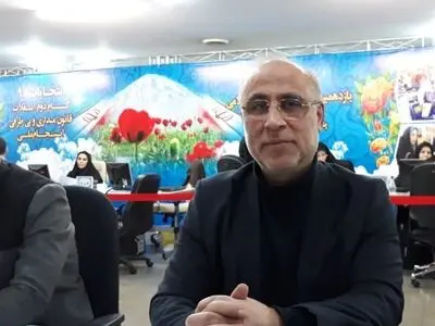 نام‌نویسی یکی از نمایندگان ادوار در انتخابات مجلس یازدهم
