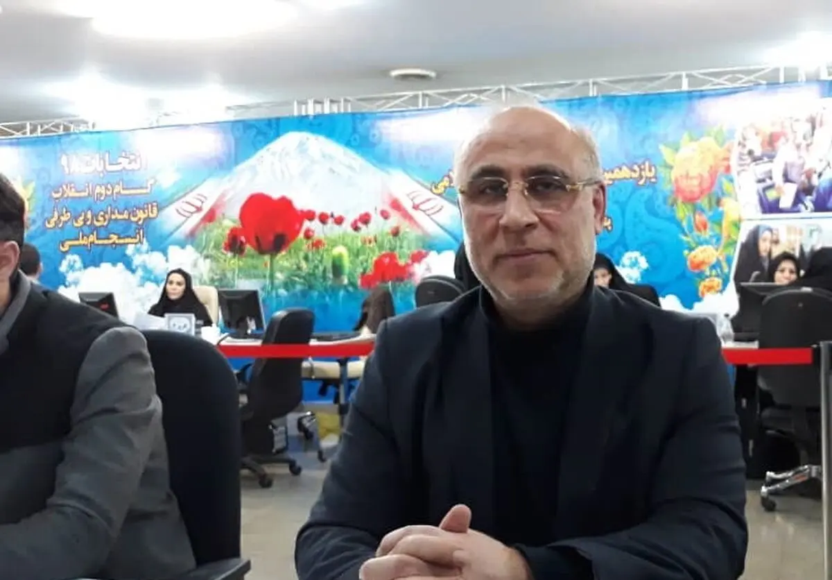 نام‌نویسی یکی از نمایندگان ادوار در انتخابات مجلس یازدهم
