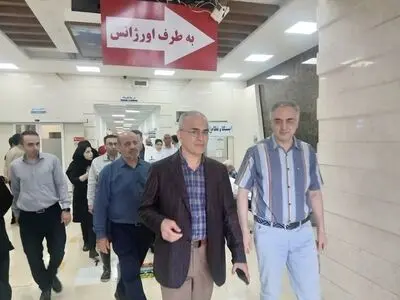 آب‌گرفتگی بخش‌هایی از بیمارستان فاطمه‌الزهرا(س) ساری بر اثر بارش شدید؛ خدمات درمانی ادامه دارد