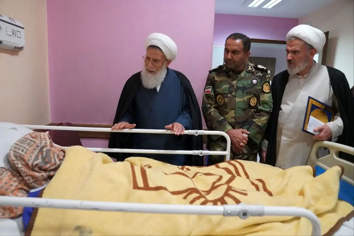 عیادت رئیس سازمان عقیدتی سیاسی ارتش از مادر شهید «همایون نورافزا» در مشهد مقدس