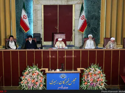 اجلاس خبرگان رهبری به تعویق افتاد