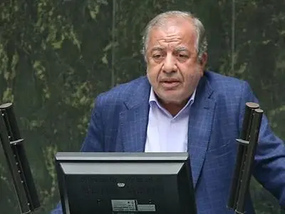 هر سخن و حرکتی که به وحدت پولادین کنونی خدشه وارد کند، آب در آسیاب دشمن ریختن است
