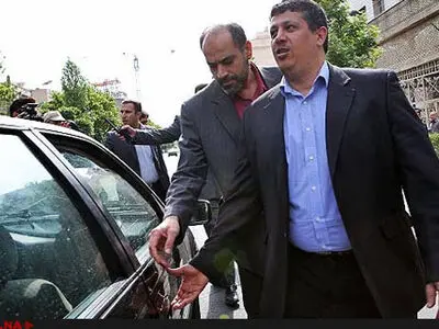حضور مهدی هاشمی در مراسم شب قدر حرم امام