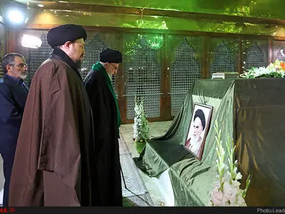 حضور رهبر انقلاب در مرقد مطهر امام راحل و گلزار شهدای بهشت زهرا(س)