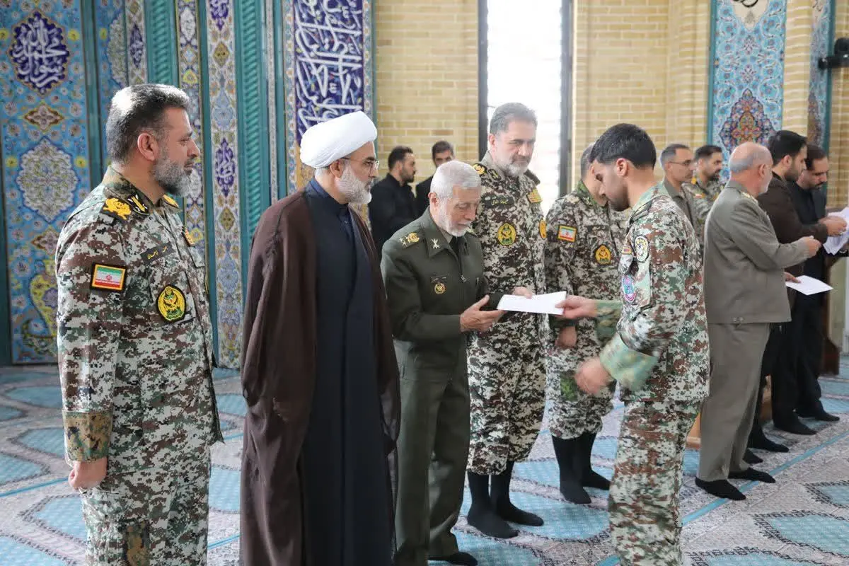 اعطای عطیه فرماندهی کل قوا به دانش‌آموختگان دانشگاه افسری پدافند هوایی خاتم‌الانبیاء(ص)