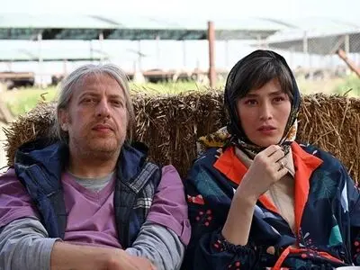 می‌دانستم اکران وضعیت مناسبی ندارد اما فکر نمی‌کردم این اندازه وحشتناک باشد/ پخش‌کننده‌ها با برچسب‌زنی برخی فیلم‌سازان را حذف می‌کنند/ کاری که با «چرا گریه نمی‌کنی؟» کردند، مصداق بارز فیلم‌سوزی است