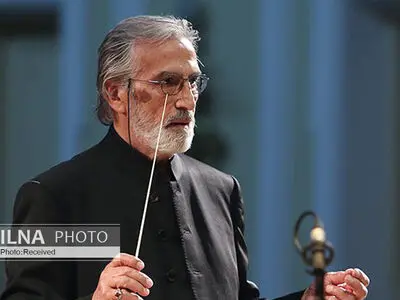 «عصر جدید» خواننده‌ی نوجوانش را به بیراهه برد/ استفاده تبلیغاتی از شرکت‌کنندگانِ جشنواره‌ها اجتناب‌ناپذیر است/ از نوجوانی که قطعاتِ ابوالحسن صبا را می‌نوازد باید حمایت کرد