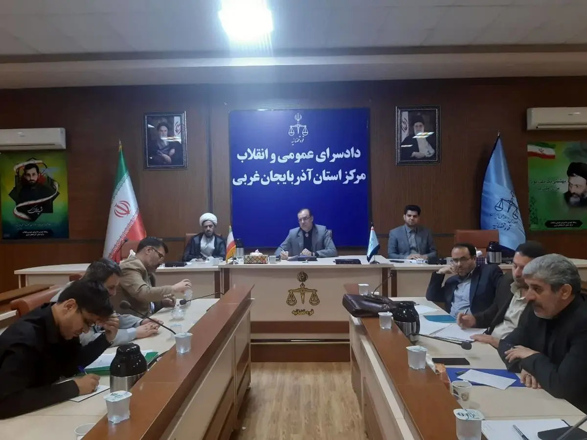 صاحبان کارتهای بازرگانی اجارهای باید نزد مراجع مالیاتی، انتظامی و قضایی پاسخگو باشند