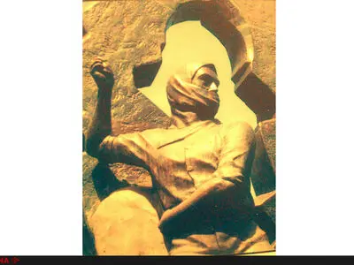 تعرض به مجسمه‌‌ی میدان فلسطین با رنگ 