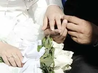 چه کسانی موافق ازدواج در سنین پایین هستند؟