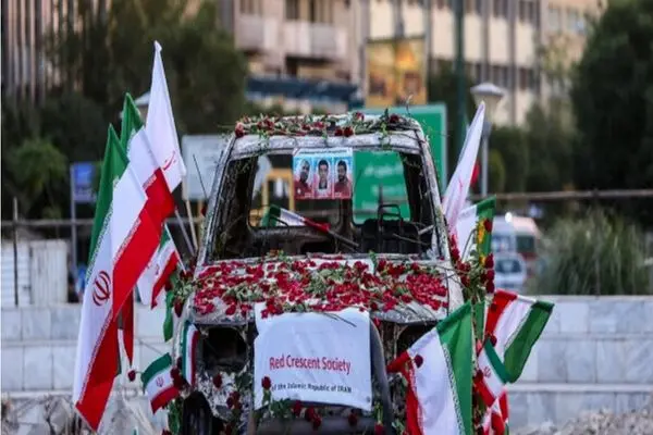 گلباران آمبولانس شهدای امدادگر هلال احمر در میدان هفتم تیر تهران