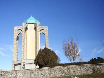 بابا طاهر مهجور مانده/ پیشنهاد ثبت روزی با نام بابا طاهر در همدان