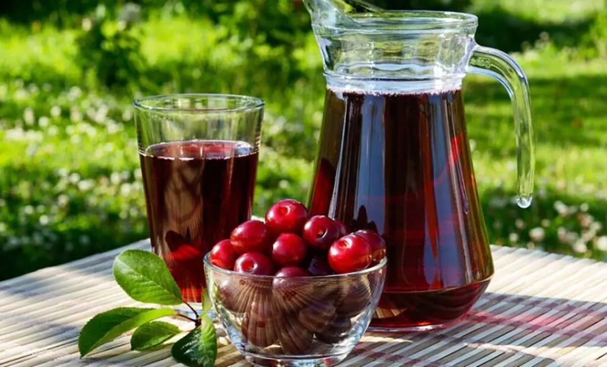 طرز تهیه شربت آلبالو خوشرنگ 