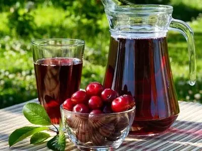 طرز تهیه شربت آلبالو خوشرنگ 