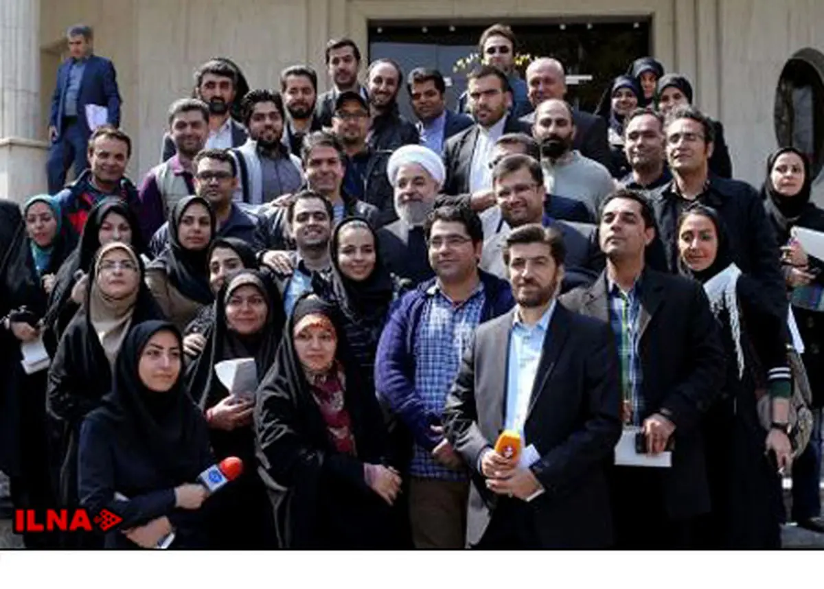 عکس یادگاری روحانی با خبرنگاران/عکاسی جهانگیری و نهاوندیان+عکس