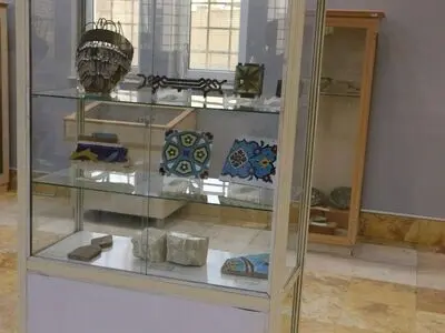 برگزاری نمایشگاه اشیاء متبرکه اماکن مذهبی در موزه آبادان + تصاویر