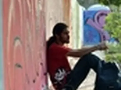 نمایش " به دیوار نگاه کن " و " پشت نویسی " در خانه هنرمندان