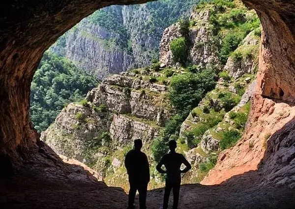 نشانه گذاری مسیر دسترسی به غار ۲۳۰ هزار ساله دربند رودبار