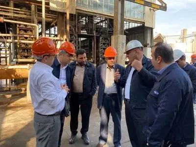  بازدید مهندس نجم‌الدین از پالایشگاه روغن‌سازی آبادان و پایانه صادراتی بندر امام (ره)