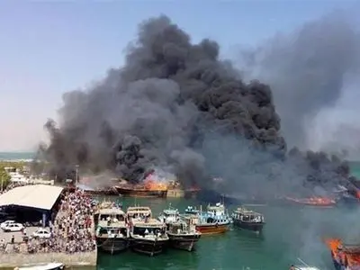  ۴ شناور در بندر دیر دچار آتش سوزی شدند