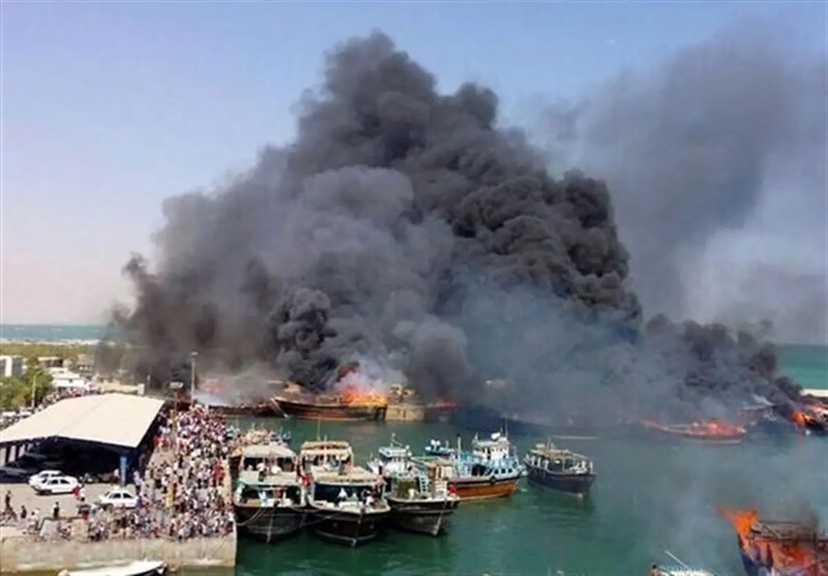  ۴ شناور در بندر دیر دچار آتش سوزی شدند