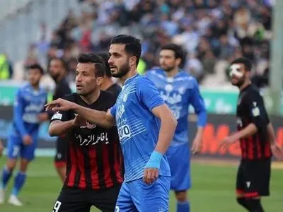 اتفاقی عجیب در نقل و انتقالات؛ هافبکی که از یاغی شدن پشیمان شد (عکس)